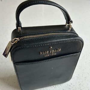 Kate Spade DAISY VANITY
CROSSBODY